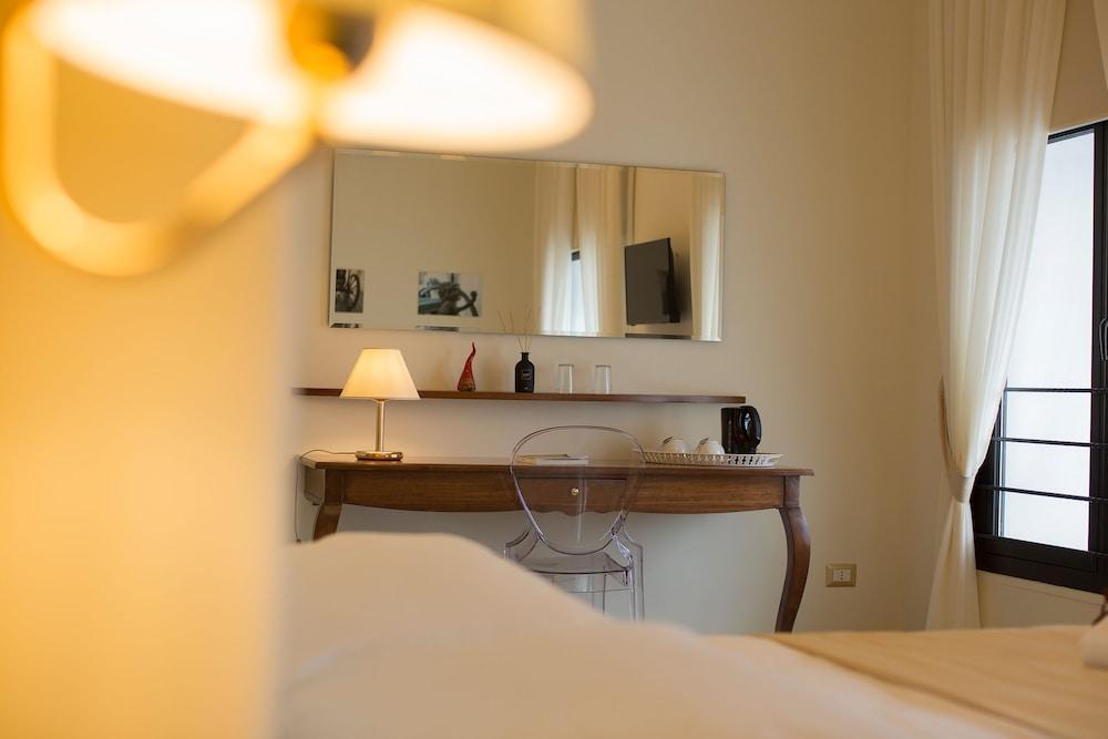 Neapolitantrips Hotel Napoli